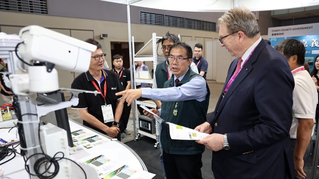 亞太農業技術展台南登場 黃偉哲現身智慧農業館與業者交流科技實力